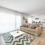 Ocean Lookout With Private Parking In The Heart Of Διαμέρισμα